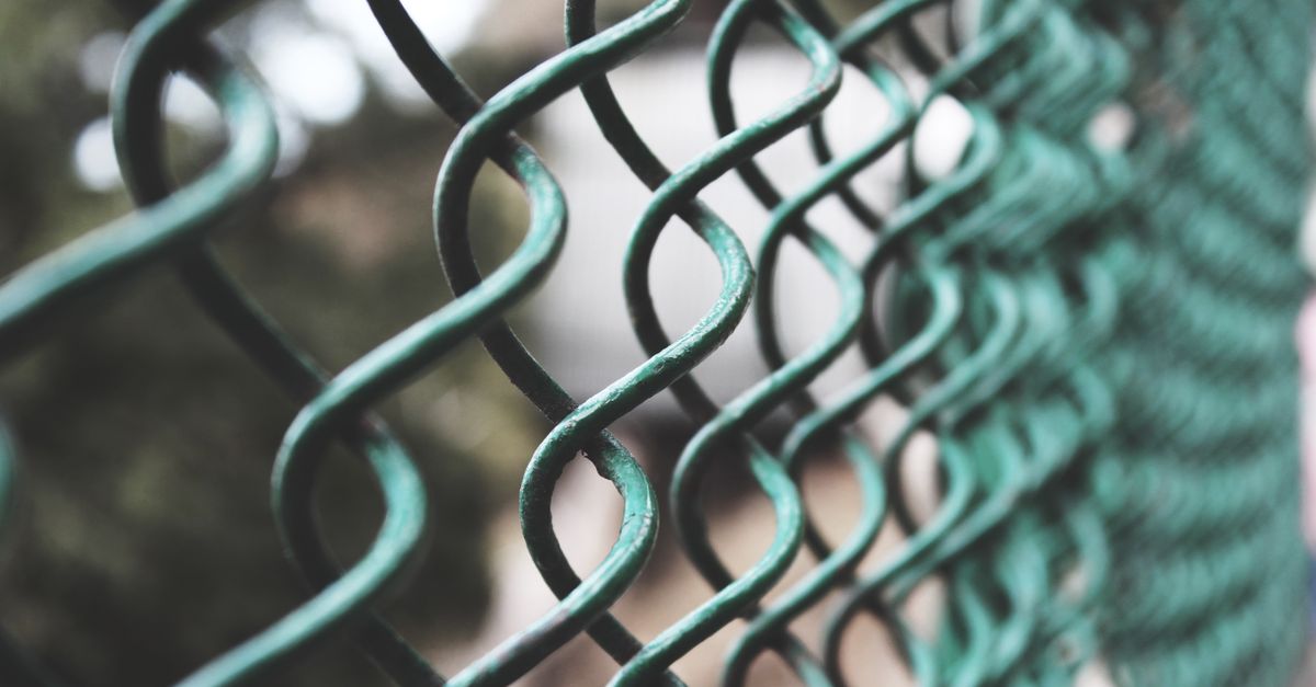 Using Colour and Texture in Fencing to Reflect Your Home’s Character